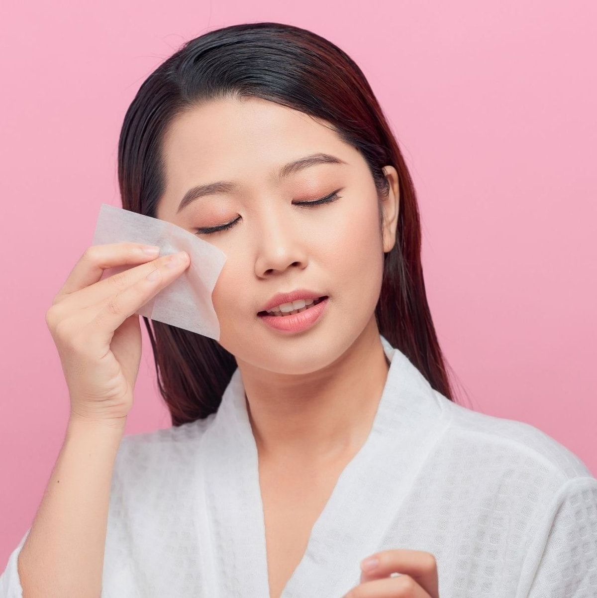 Tips Memilih Pencerah Wajah untuk Kulit Berminyak Tips Memilih Pencerah Wajah untuk Kulit Berminyak