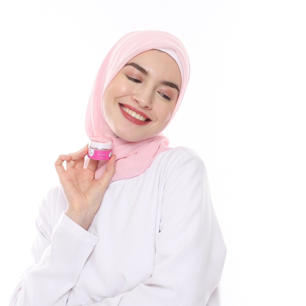 Ini Dia Manfaat Krim Pencerah Wajah Terbaik, Vmale Skincare Ini Dia Manfaat Krim Pencerah Wajah Terbaik, Vmale Skincare