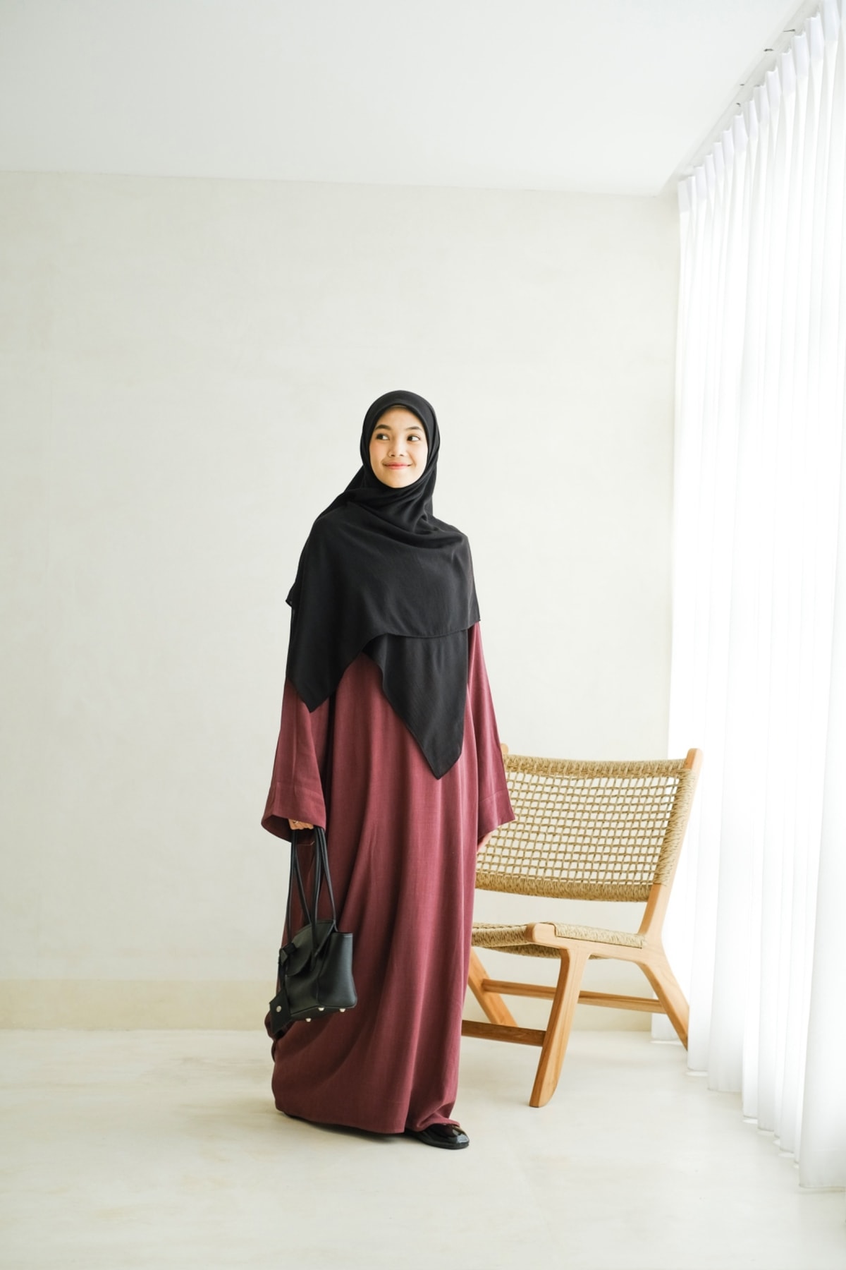 Sofeeya Abaya Linen – Abaya Syar’i untuk Aktivitas Harian Sofeeya Abaya Linen – Abaya Syar’i untuk Aktivitas Harian