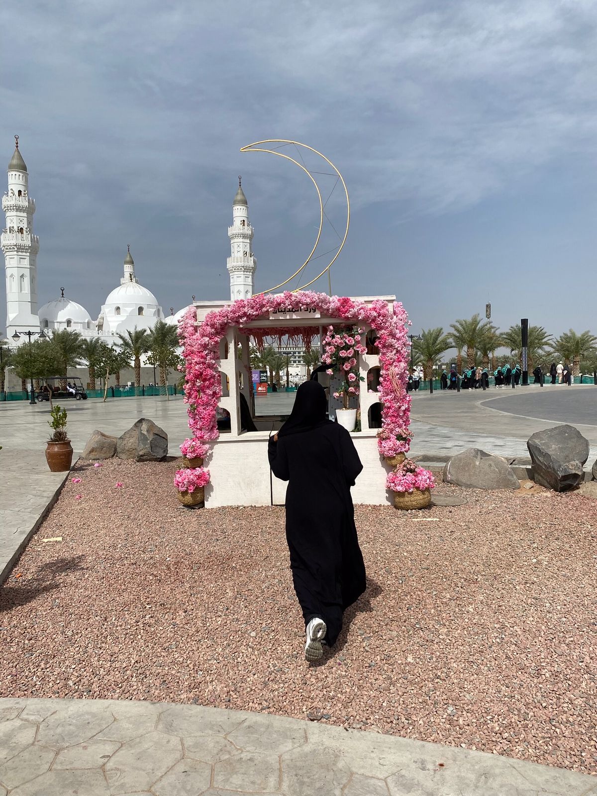 Outfit yang Dipakai Founder Zafaoutfit Selama Umroh Outfit yang Dipakai Founder Zafaoutfit Selama Umroh
