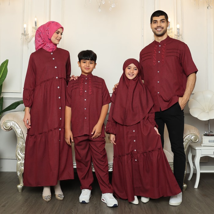 sarimbit keluarga muslim warna merah marun