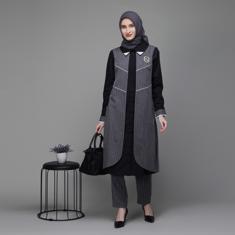 Hijab, Tunik, Celana, dan Brooch Dijual Terpisah