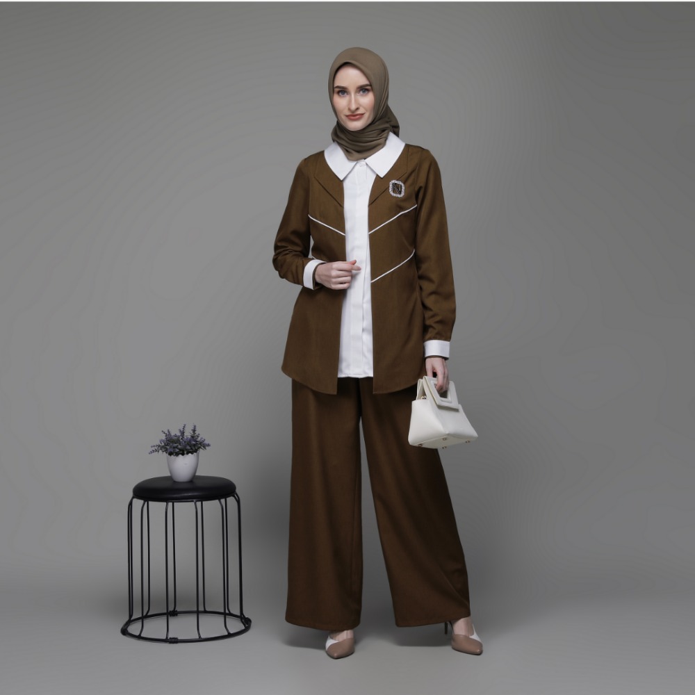 Hijab, Kemeja, Kulot, dan Brooch Dijual Terpisah