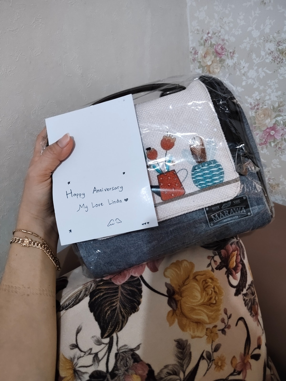 Pemberian Suami hadiah Anniversary