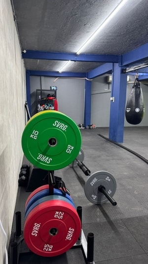 Mengapa Wanita Usia 30+ Wajib Melakukan Latihan Beban? Panduan Memilih Gym Muslimah Terdekat