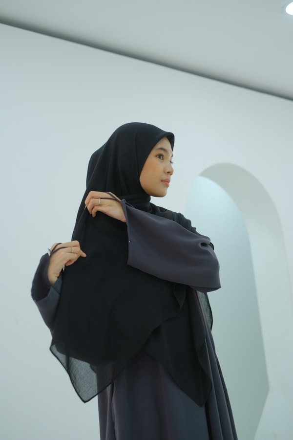 Rekomendasi Outfit Umroh yang Nyaman dan Syar’i untuk Muslimah