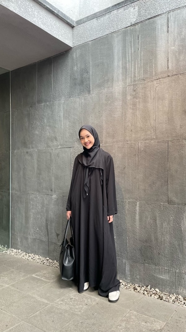 Rekomendasi Outfit Umroh yang Nyaman dan Syar’i untuk Muslimah