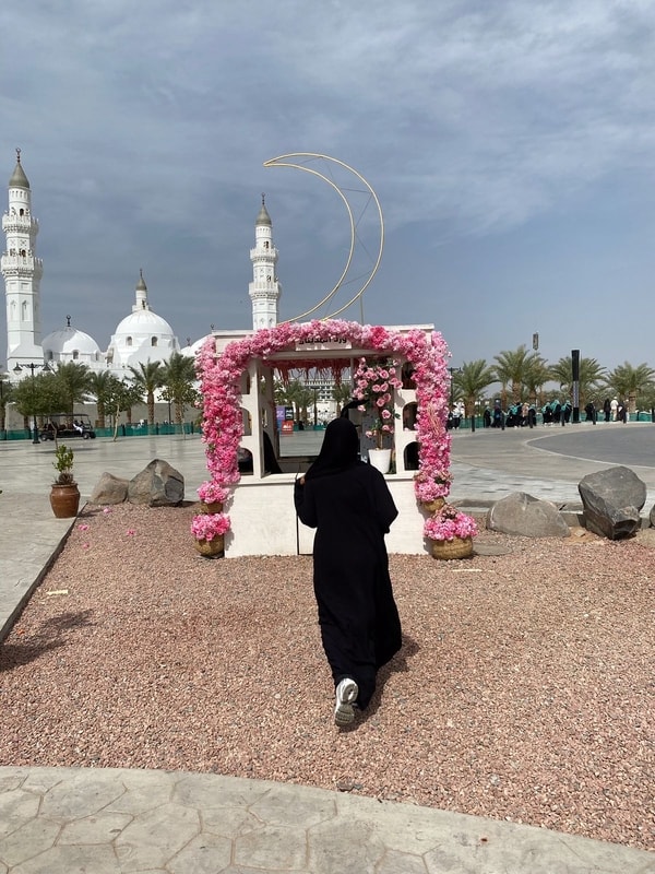 Outfit yang Dipakai Founder Zafaoutfit Selama Umroh