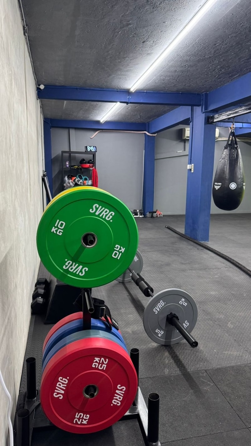 Mengapa Wanita Usia 30+ Wajib Melakukan Latihan Beban? Panduan Memilih Gym Muslimah Terdekat